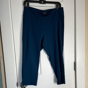 Tek Gear Women's Blue Crop Legging XXL